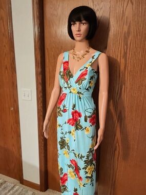NWT: Pretty Young Thing Maci floral dress